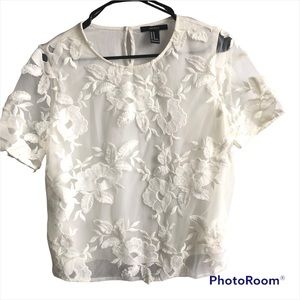 Forever 21 Embroidered Short Sleeve Lace Top in Size Medium White